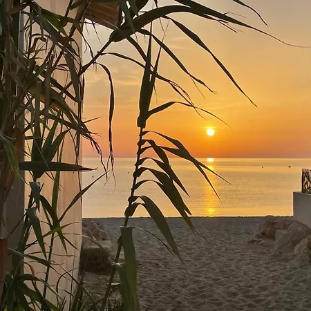 Spacieux 3 Pieces A 50m De La Avec Balcon Et Climatisation - Fr-1-776-120 *