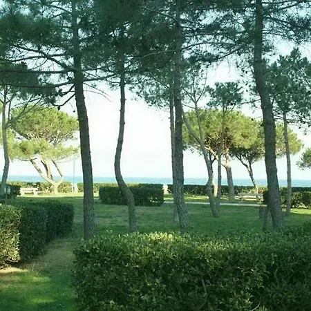 Spacieux 3 Pieces A 50m De La Avec Balcon Et Climatisation - Fr-1-776-120 *