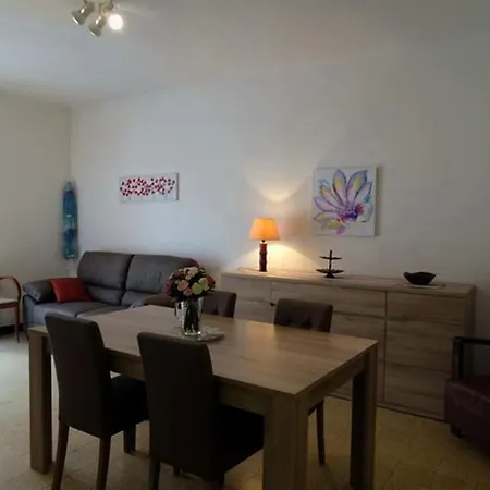 Spacieux 3 Pieces A 50m De La Avec Balcon Et Climatisation - Fr-1-776-120 Апартаменты